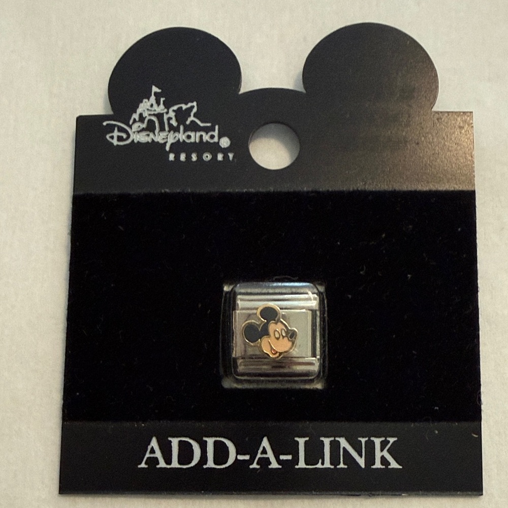 NWT Vintage 1990’s Disney “Add-A-Link” Charm,Micky Mouse Face Design, 3/8”